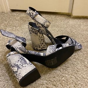 Snakeskin Thick Heels! Size 6 - NEVER WORN